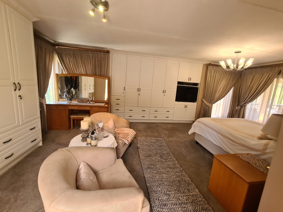 5 Bedroom Property for Sale in Maraldi Estate Free State